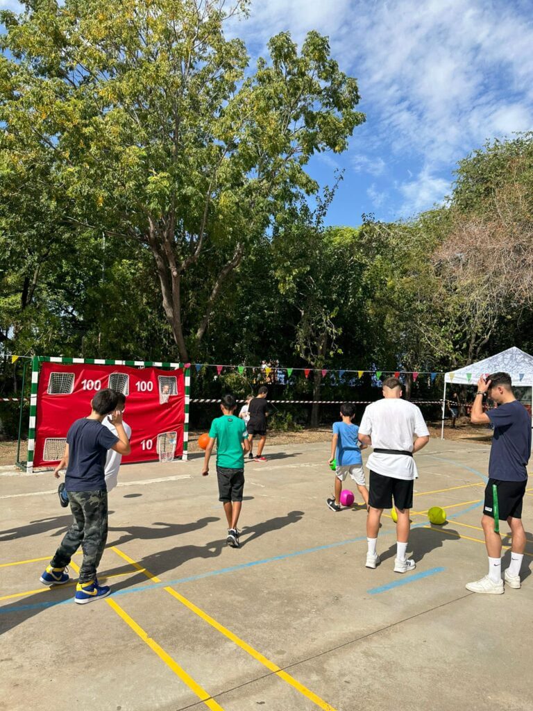 1ª Feria de juegos 23/24 – IES Ramón Carande 🥎🎯